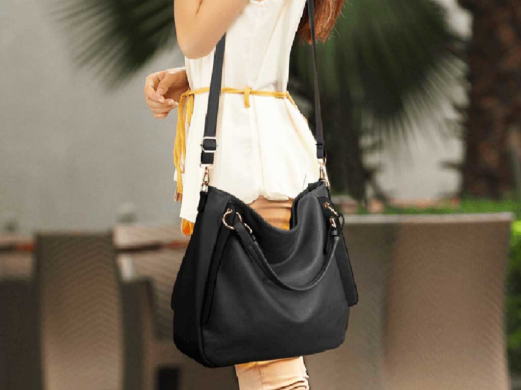 Elegant Voluminous Handbag in Black 2